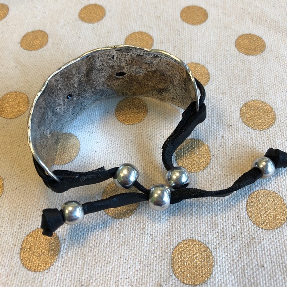 Cuff Heart Bracelet Silver/Gold Leather Strap - Picture 2 of 4